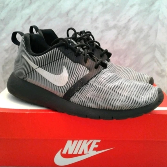 NIKE ROSHE ONE FLIGHT WEIGHT 5.5Y womens sz 7 Running Shoes Black silver vented - Picture 3 of 6